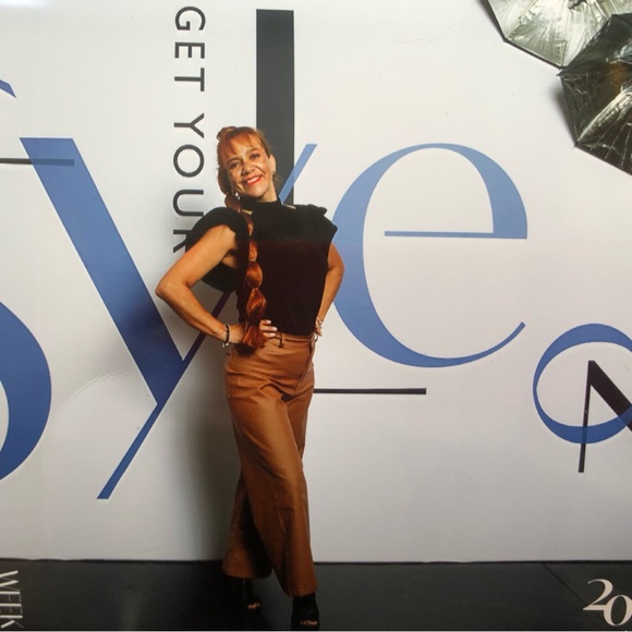 Meet your Posher, Carola - Picture 1 of 1